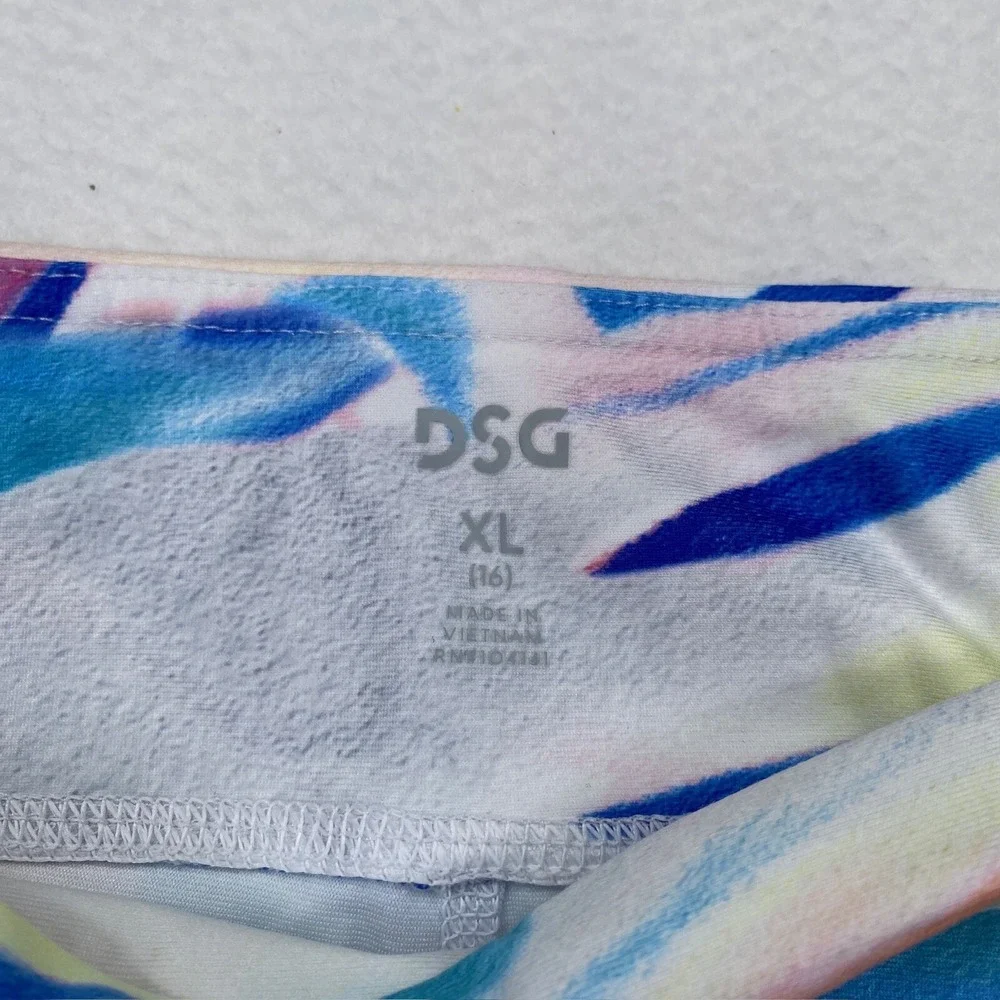 DSG‎ Youth Girls Stride Lined Athletic Workout Shorts Size XL Striped confetti
